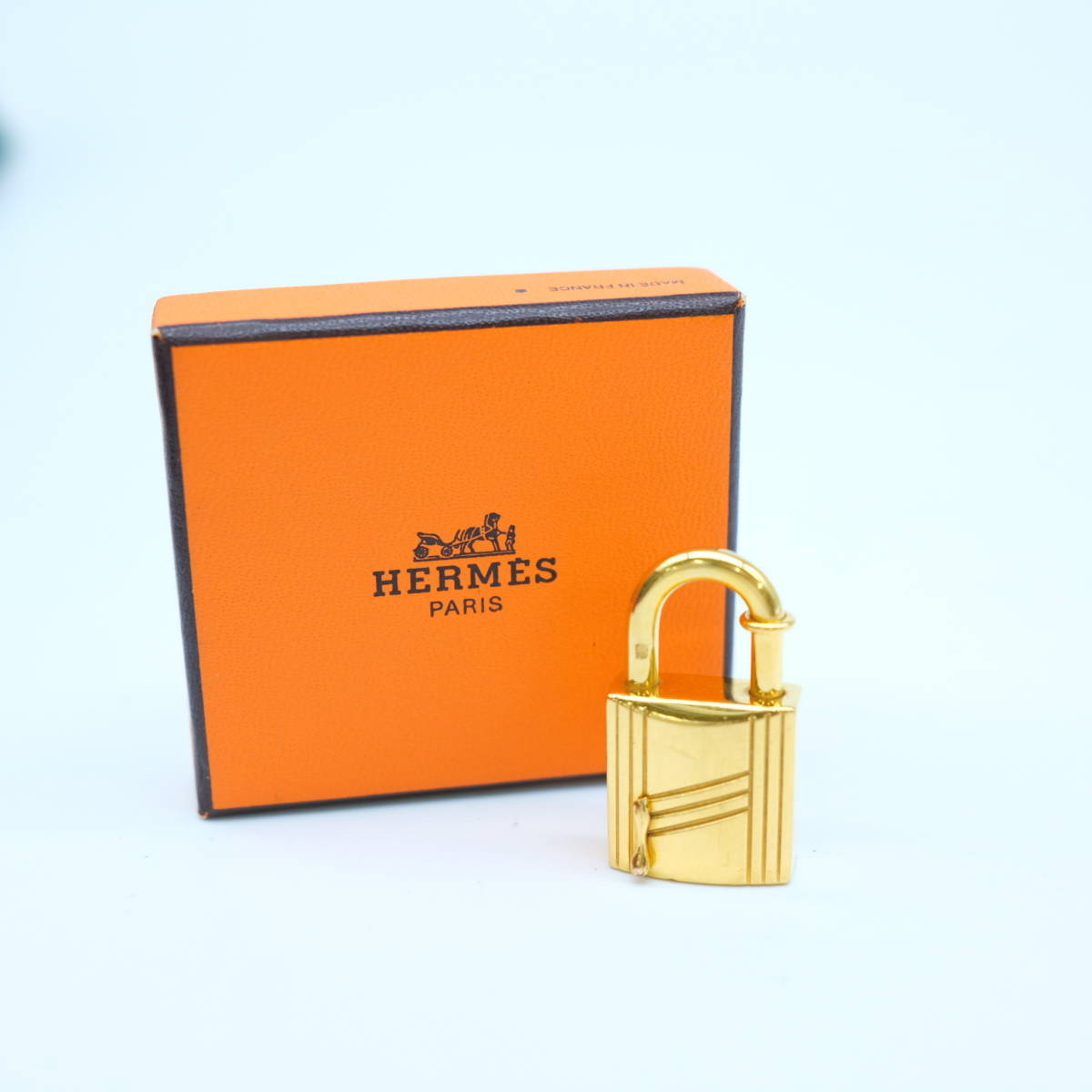 公式サイト 【お値引き】HERMES エルメス カデナモチーフ キーホルダー