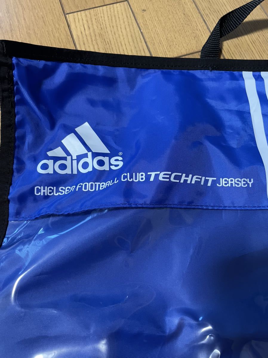 レア！adidas(アディダス)チェルシーモデル サッカーデザイン スーツカバーの画像3