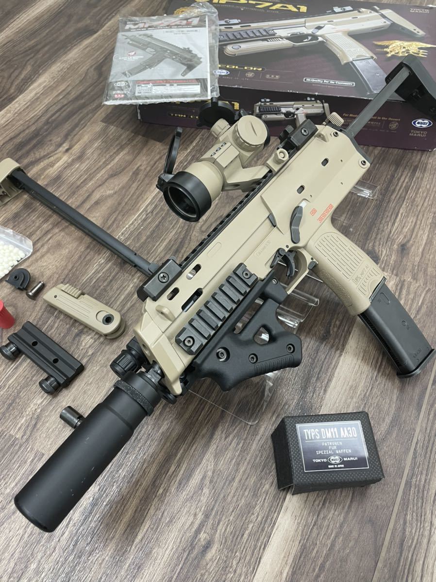 東京マルイ MP7 A1 GBB カスタム ドットサイト他 付属品多数 ガスガン 東京マルイ MP7 A1 GBB カスタム ドットサイト他 付属品多数 ガスガン