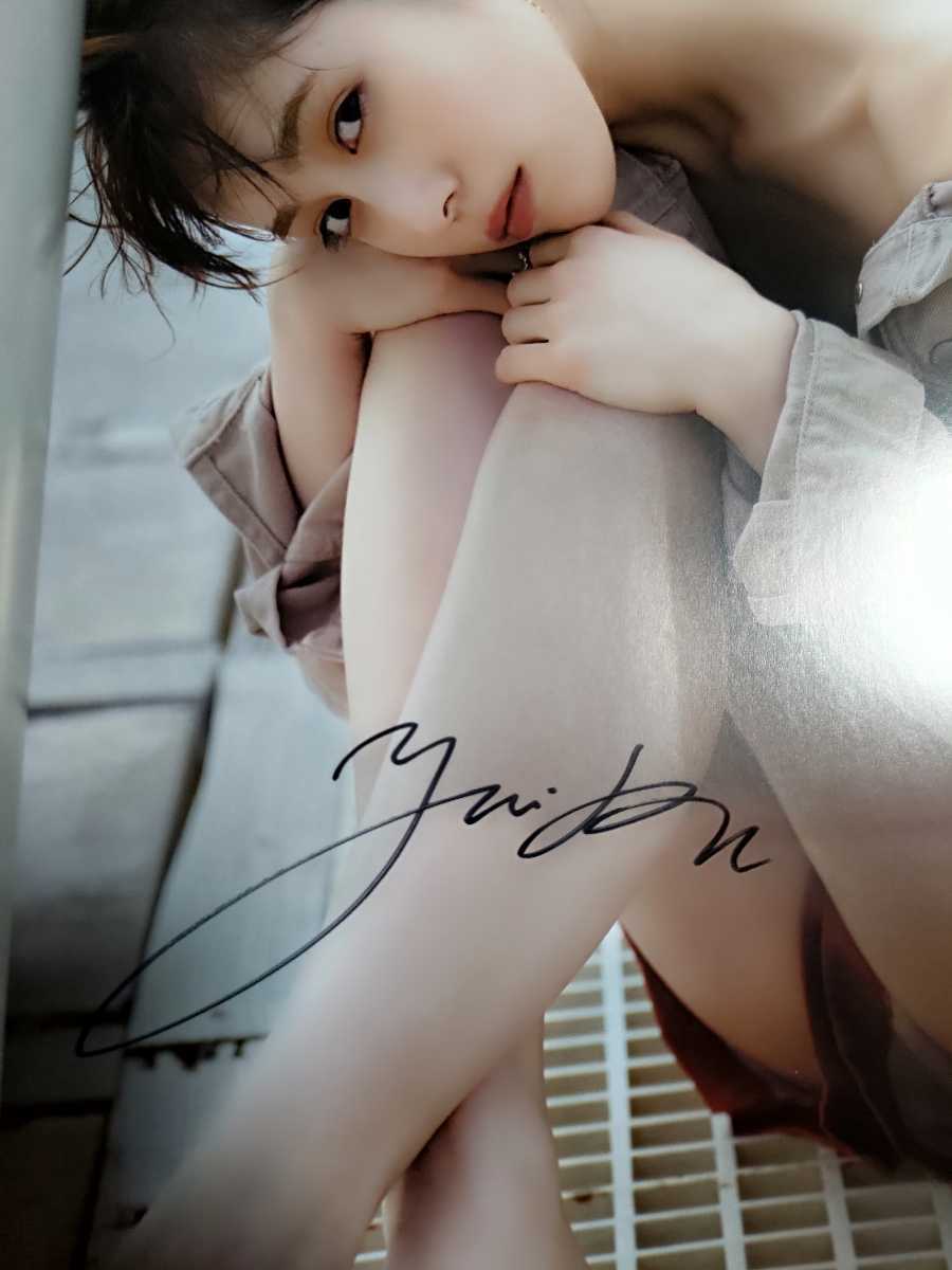 Yahoo!オークション - 中村ゆりか 1st写真集 Over The moon 直筆 Yahoo!オークション - 中村ゆりか 1st写真集 Over The moon 直筆