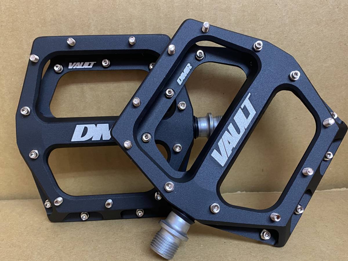 DMR VAULT ボルトペダル　サンドブラストブラック　 新品未使用　ダウンヒル BMX トレイルライド　ダートジャンプ_画像1