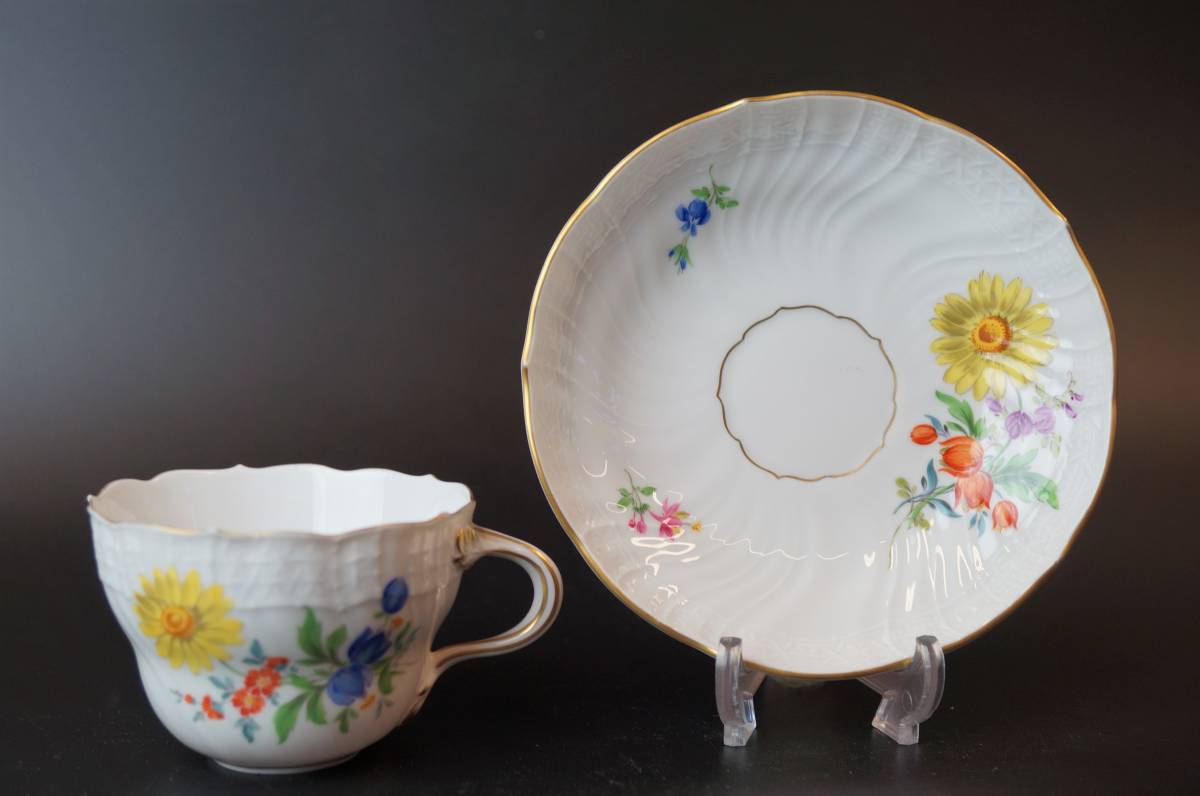 壱☆Mマイセン Meissen 三つ花 カップ&ソーサー 金彩 エンボス 2級品