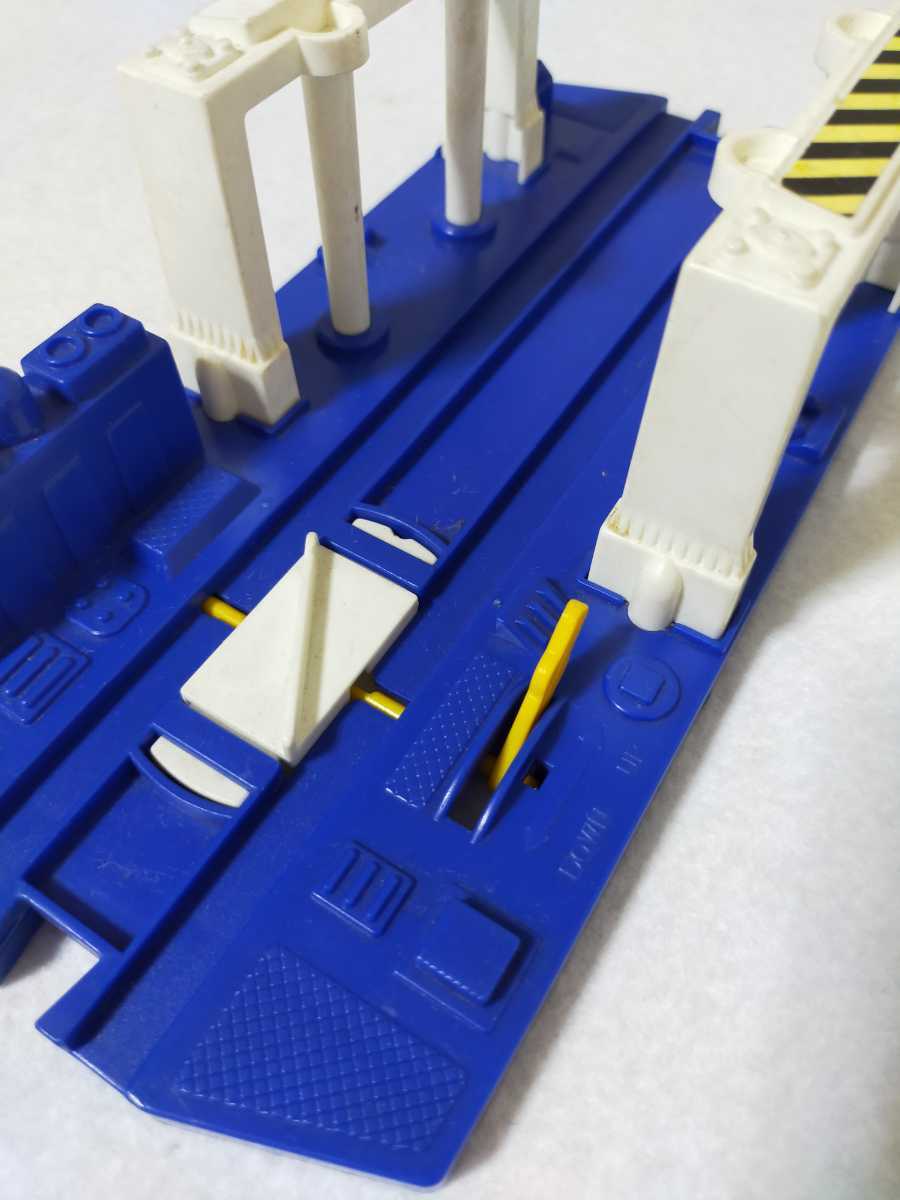 [ at that time thing ] Plarail TOMY Takara Tommy made in Japan manual switch rail blue color single line down up rail parts ..