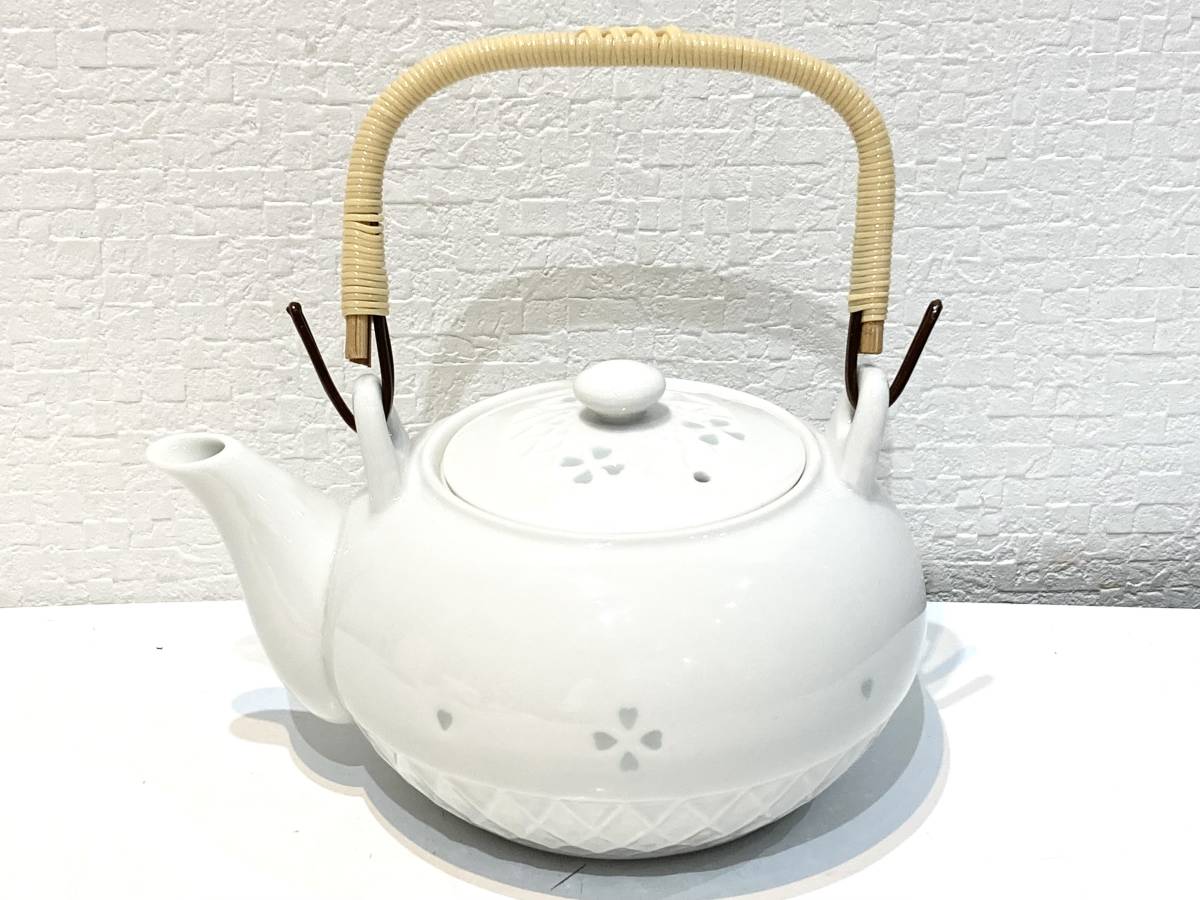 582【有田焼　七代 寒山作　御茶器】白磁　煎茶器　急須　湯呑　5客セット　蓋付き　共箱付_画像8