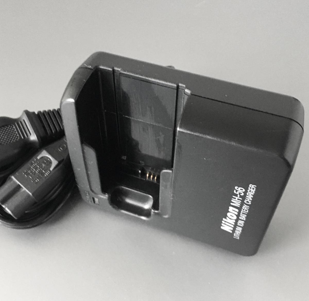 Nikon MH-56 ニコン純正 充電器 (COOLPIX 8400/8800 EN- EL7用 Nikon MH-56 ニコン純正 充電器 (COOLPIX 8400/8800 EN- EL7用