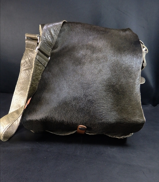 DITOX. olive is lakox leather flap shoulder 
