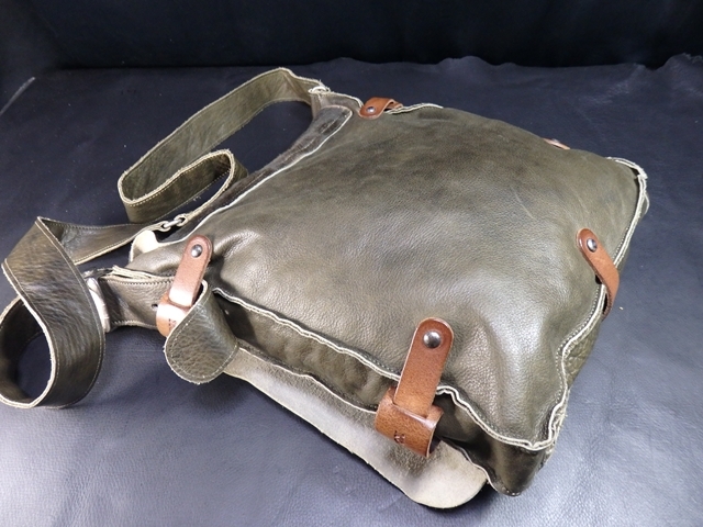 DITOX. olive is lakox leather flap shoulder 