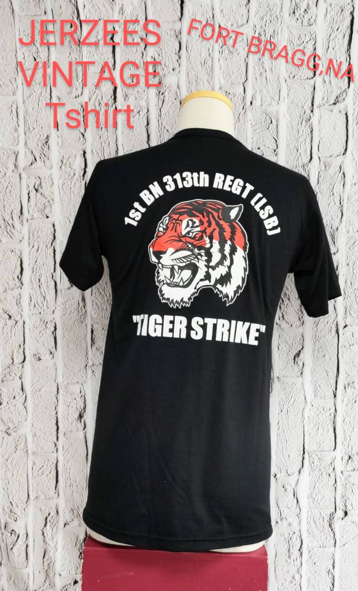 ★送料無料★ ＵＳ古着 ヴィンテージ JERZEES ジャージーズ Tシャツ ミリタリーTシャツ TIGER STRIKE ブラック Ｓ位_画像1