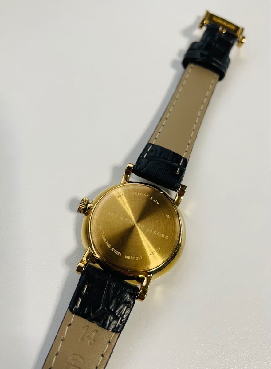 【電池・ベルト新品の美品】マークバイマークジェイコブスの腕時計！金×白！