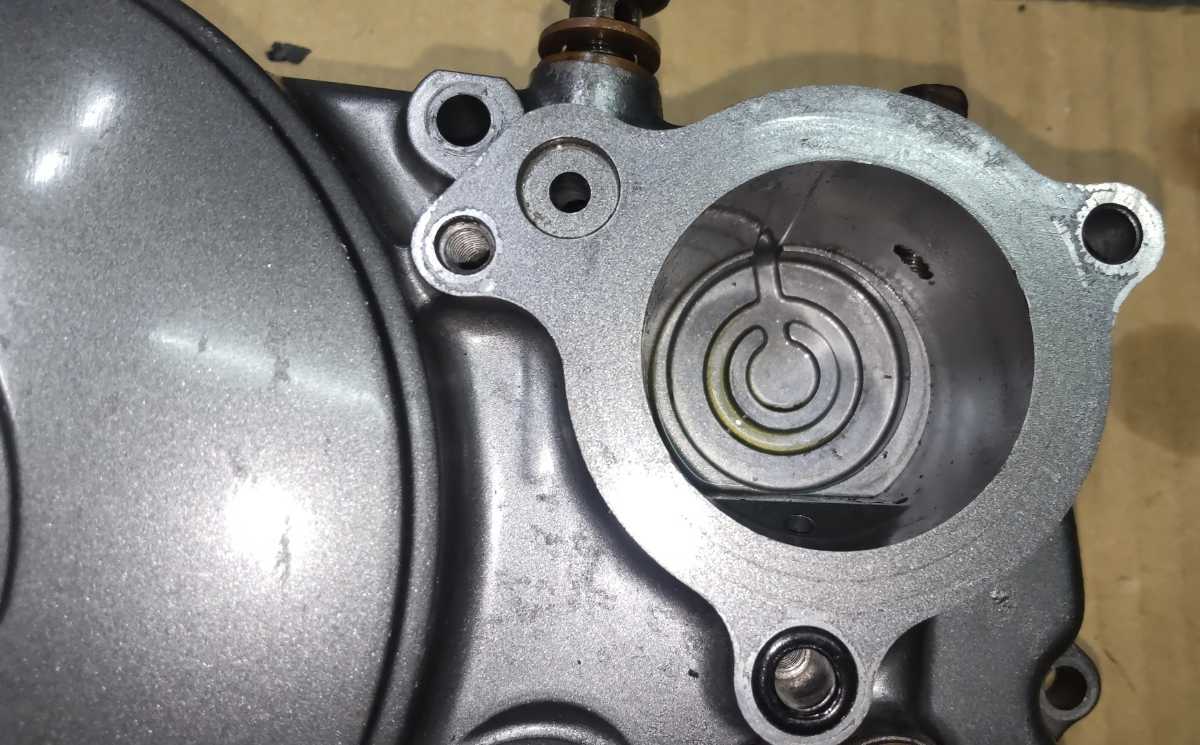 ヤマハtt250r(4gy)クラッチカバー 右側クランクケースカバー ヤマハtt250r(4gy)クラッチカバー 右側クランクケースカバー