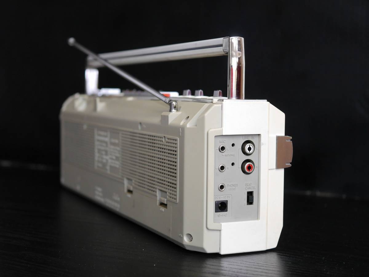 昭和レトロ SANYO MR-U4SS (S)シルバー 白 おしゃれなテレコ TV 昭和レトロ SANYO MR-U4SS (S)シルバー 白 おしゃれなテレコ TV