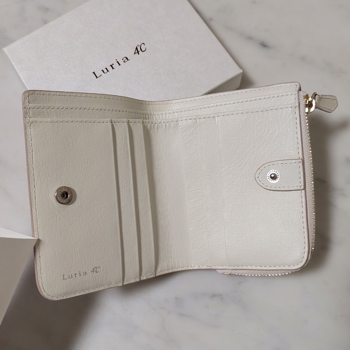 ルリア ヨンドシー Luria 4℃ ミニ コンパクト 財布 L字 ファスナー 二つ折り財布 ホワイト ウォレット 薄型 ジル 