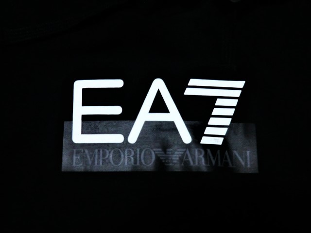 新品! EA7 EMPORIO ARMANI リッチでお洒落!存在感抜群☆6GPM17 ちょいワル大人の今ドキ!格上げ☆お目立ち♪EA7ロゴデザインパーカー＜S＞_画像3