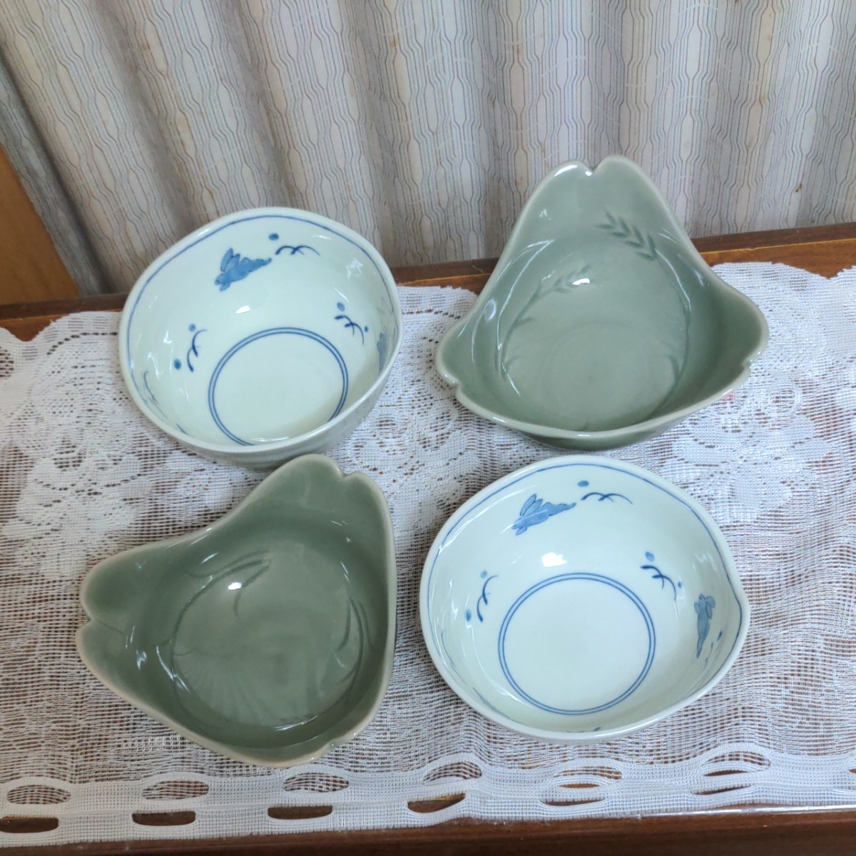 お蔵出しの品 有田焼の小鉢皿 4枚セット 弐峰窯の持ち手付き お蔵出しの品 有田焼の小鉢皿 4枚セット 弐峰窯の持ち手付き
