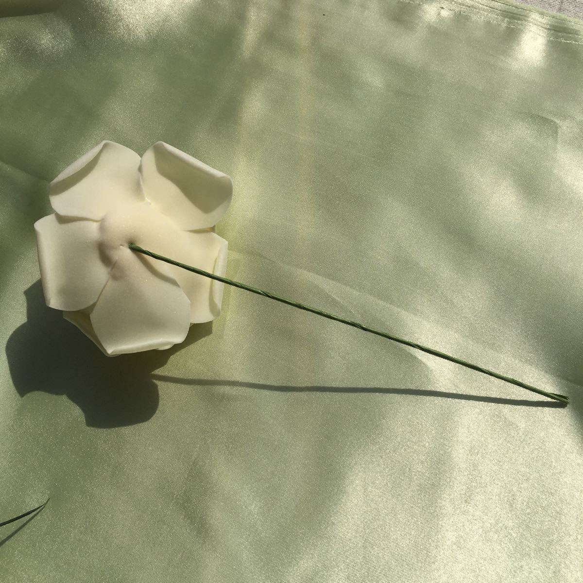 クリーム色　バラ 20本 直径約8cm 造花　フェイク　ローズ　フラワーアート