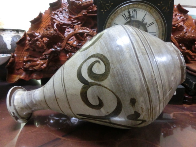 李朝期 鶏竜山 粉青沙器鉄絵紋図 花瓶か徳利 古美術品 徳利 高麗青磁 と思いますが 素人で産地 窯 何焼きか不明です