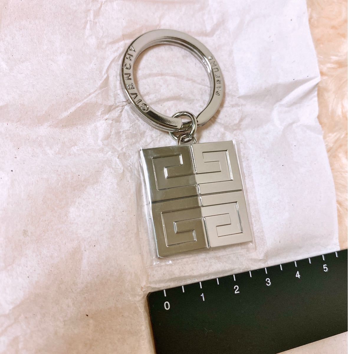 新作/新品/未使用】GIVENCHY ジバンシー キーホルダー 新作/新品/未使用】GIVENCHY ジバンシー キーホルダー
