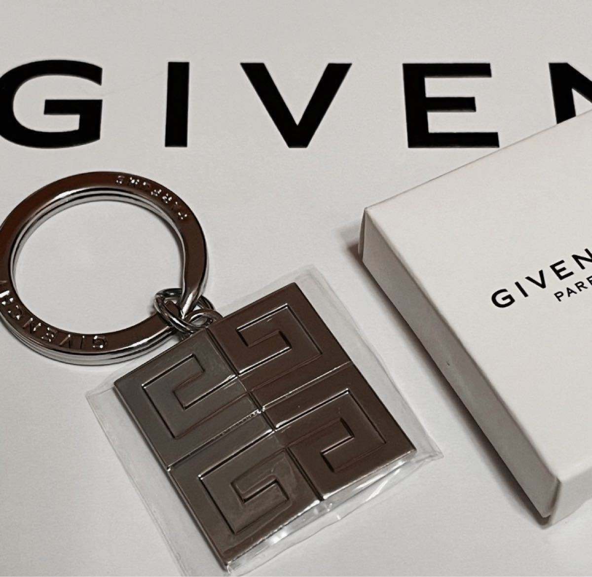 新作/新品/未使用】GIVENCHY ジバンシー キーホルダー 新作/新品/未使用】GIVENCHY ジバンシー キーホルダー