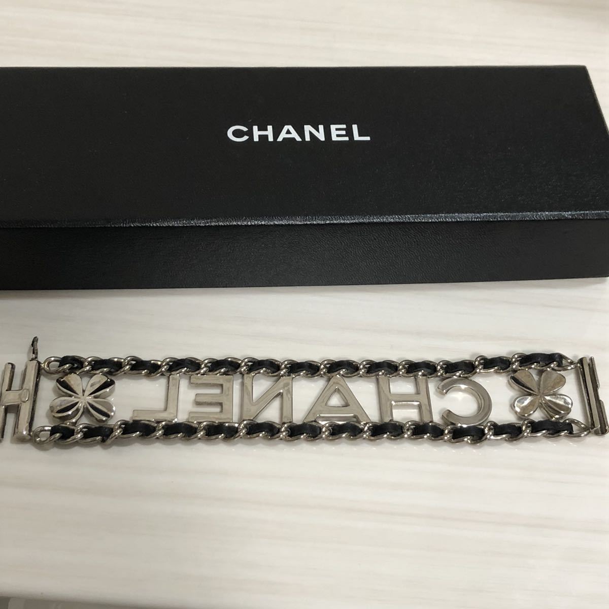 レア】シャネル ヴィンテージ レザー ブレスレット 98P CHANELロゴ (管