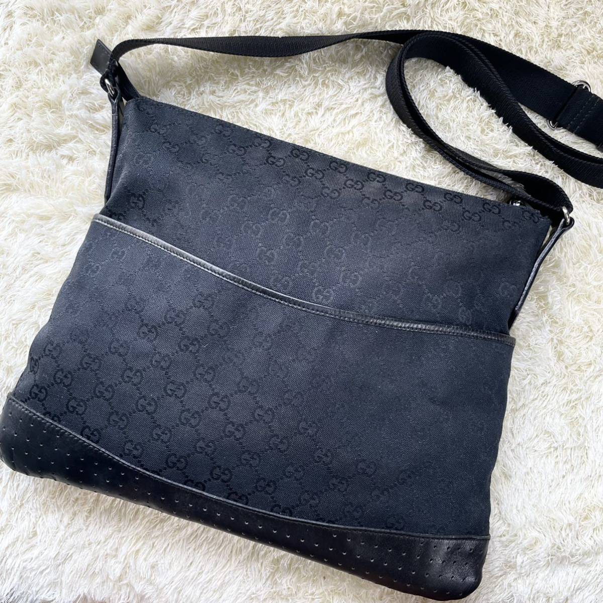 良品 GUCCI ショルダーバッグ GGキャンバス 斜め掛け レザー グッチ