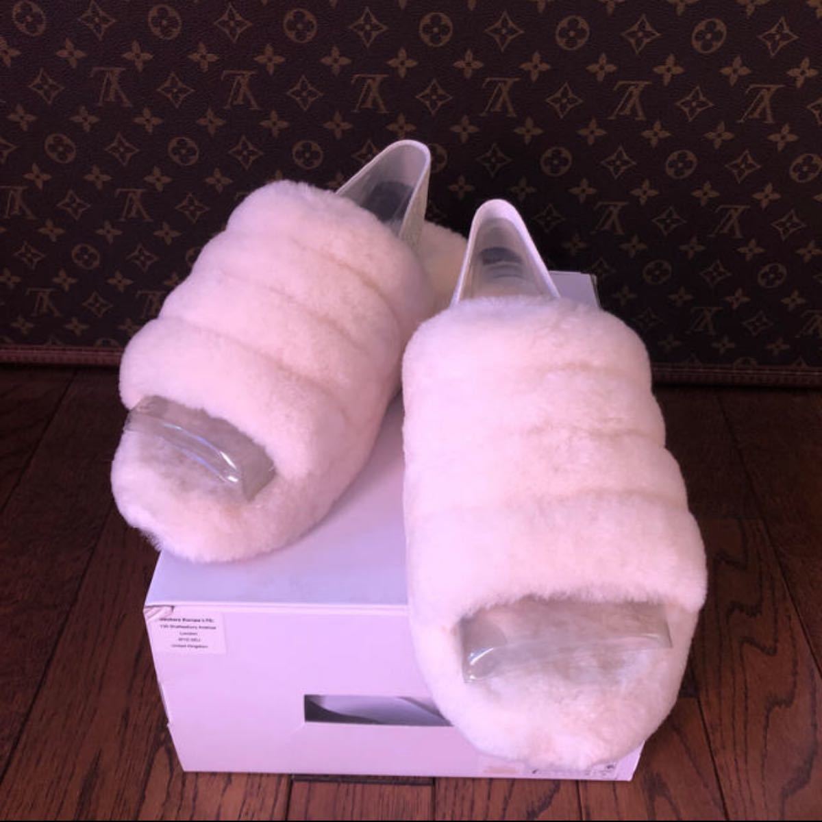 UGG ファーサンダル W FLUFF YEAH SLIDEレアカラー白 7 レディース