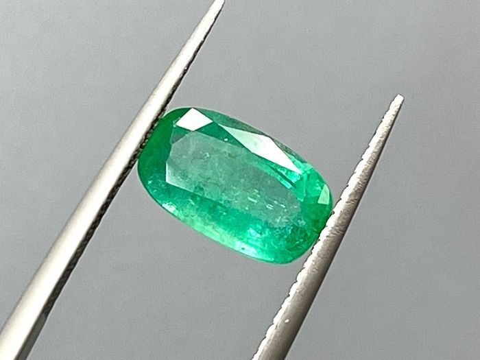 ホワイトブラウン 天然 エメラルド 無処理 ルース 希少 鑑別書付き