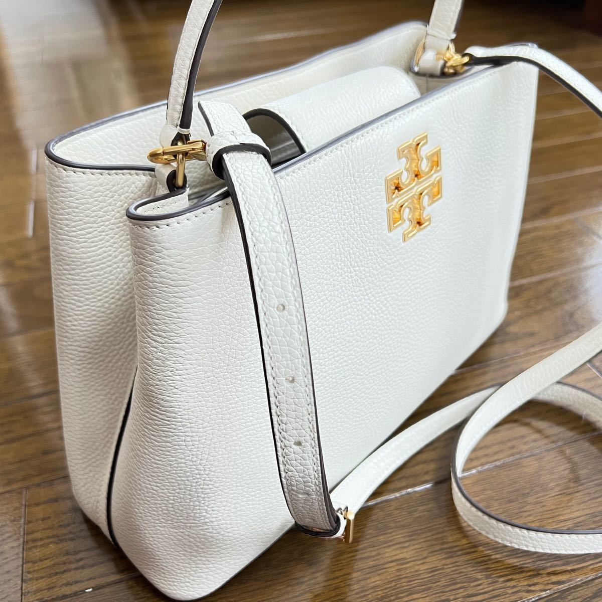 新品同様 TORY BURCH トリーバーチ ブリテン レザー ワン 新品同様 TORY BURCH トリーバーチ ブリテン レザー ワン