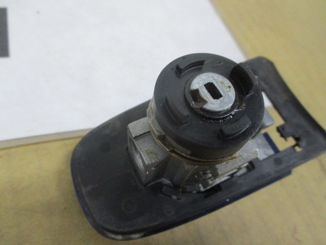 ボルボ V40 MB4164T オーシャンレース フロント左アウターハンドル カラー706 31276437 31276333の画像