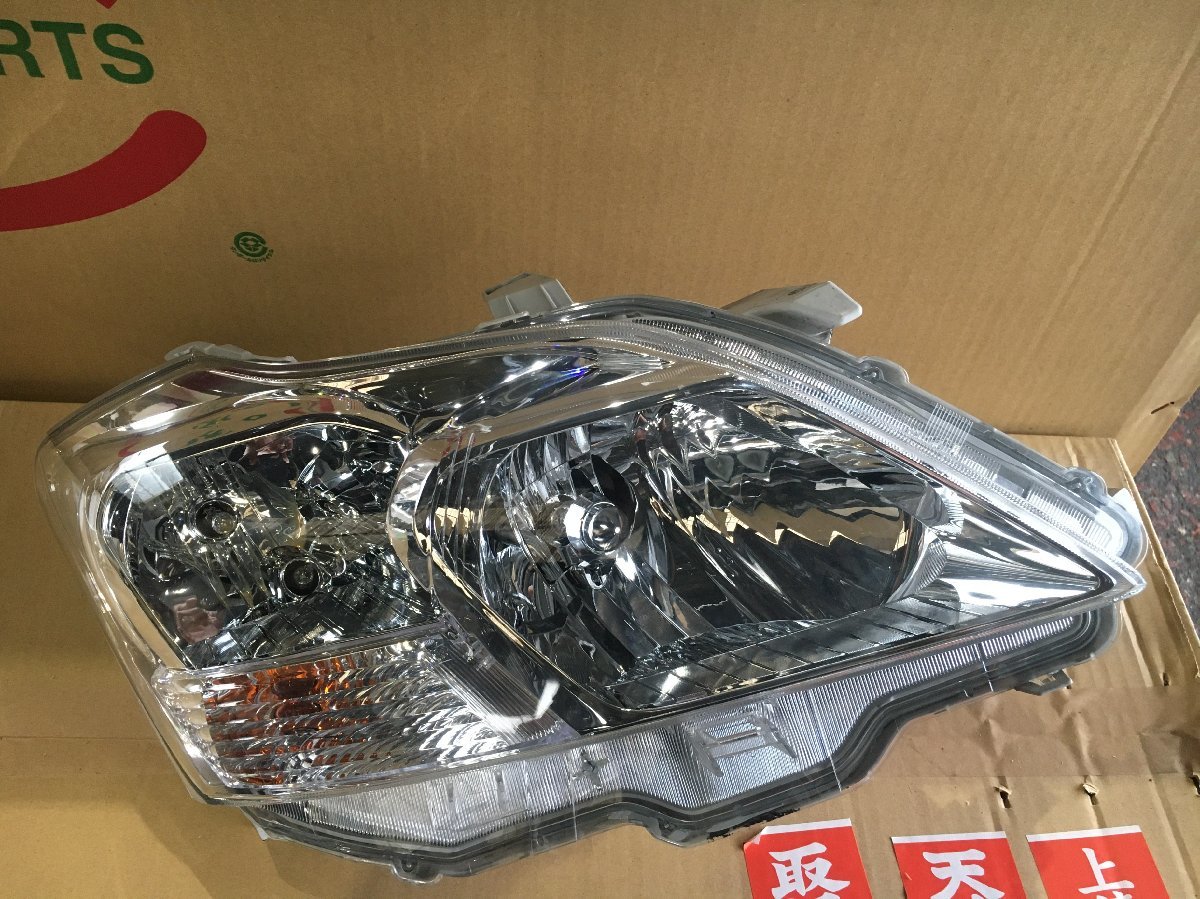 220812 トヨタ プレミオ NZT260 右ヘッドランプ 右ヘッドライト 20-444