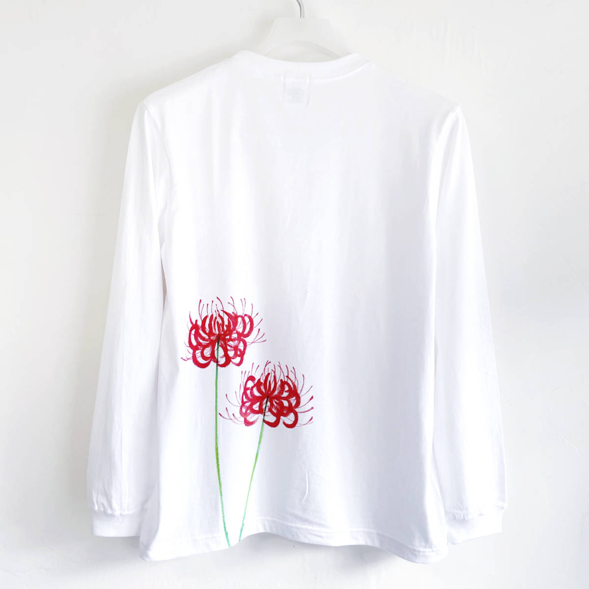 彼岸花柄Tシャツ ホワイト XSサイズ 手描き長袖Tシャツ 袖リブ付き ロンT 花柄 和柄　白色