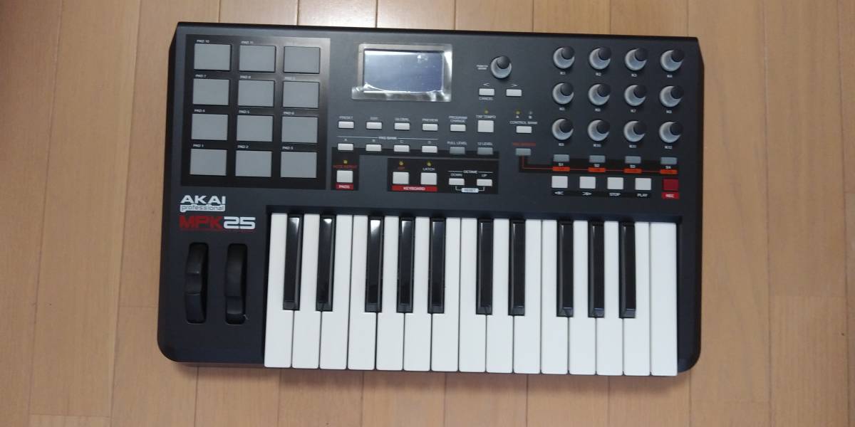 AKAI MPK25 keyboard ( secondhand goods )