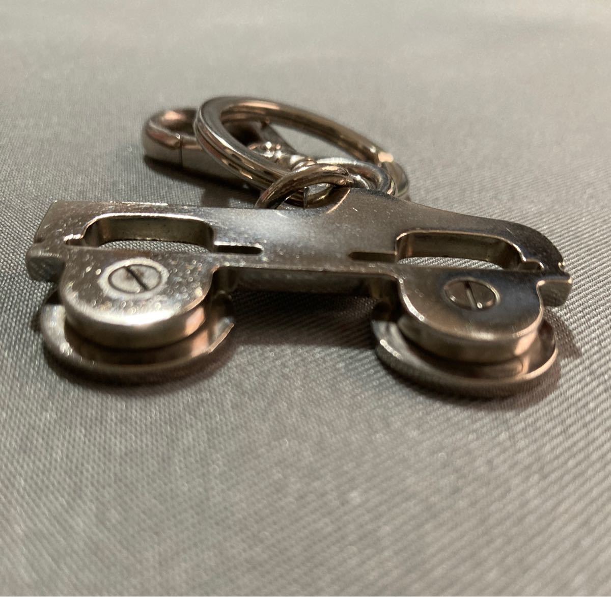 PRADA プラダ 車モチーフ カーモチーフ チャーム キーリング PRADA プラダ 車モチーフ カーモチーフ チャーム キーリング