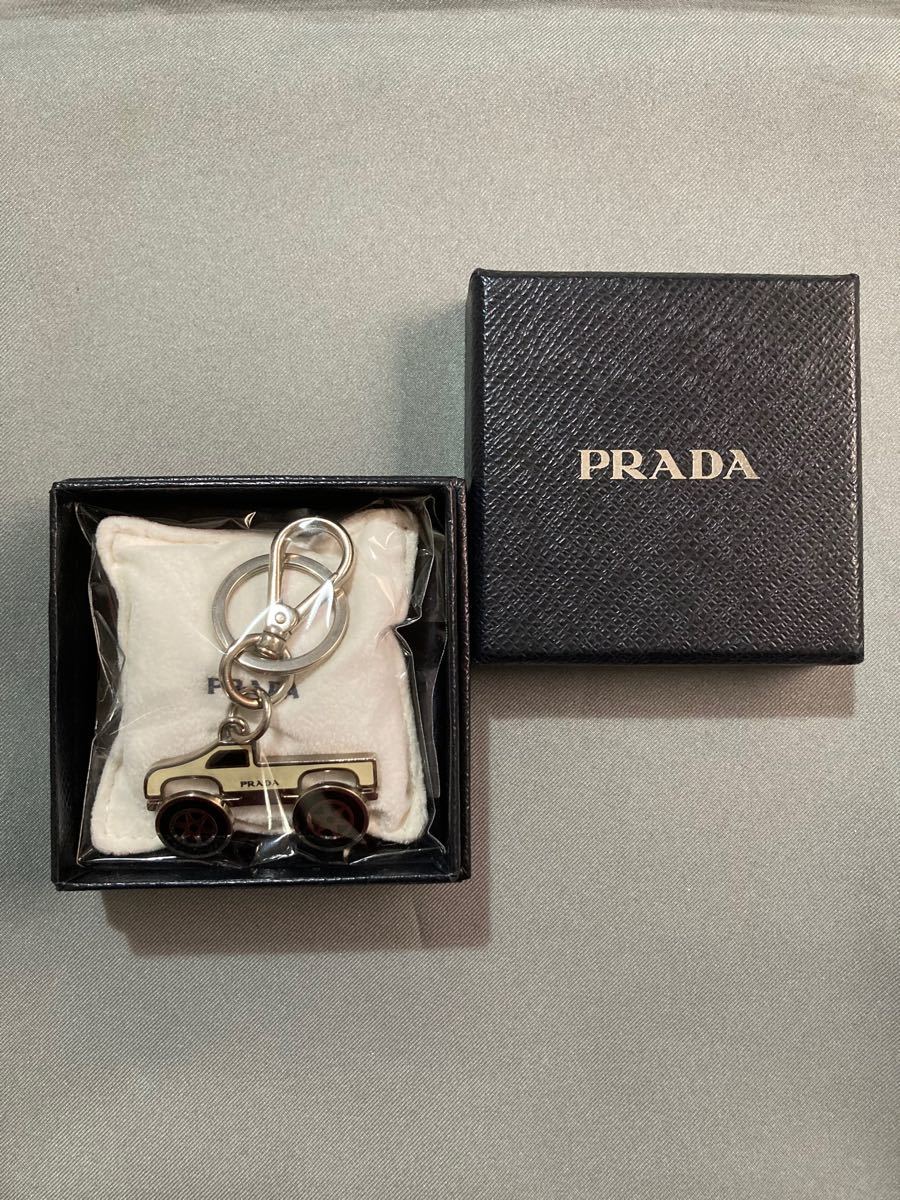 PRADA プラダ 車モチーフ カーモチーフ チャーム キーリング キーホルダー ユニセックス 希少 レア
