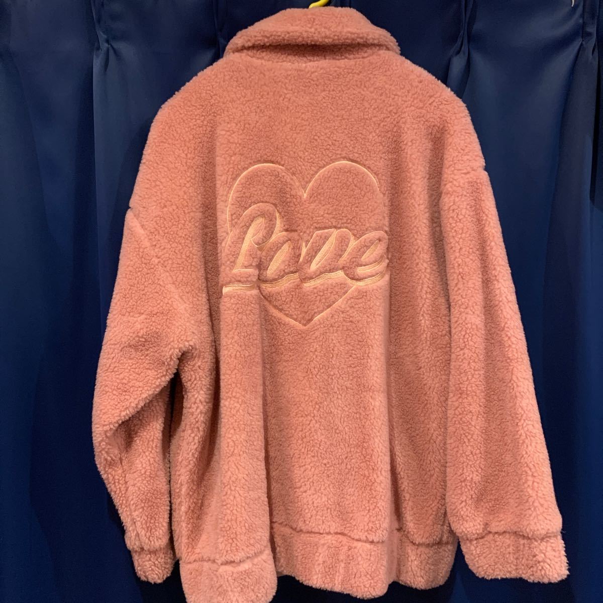 春先取りの BTS POP-UP HOUSE OF ボアジャケット メンバー着用