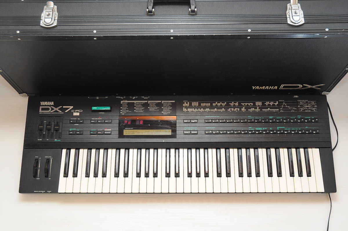 YAMAHA ヤマハ DX7II-FD シンセサイザー FM音源 ハードケース キャノン