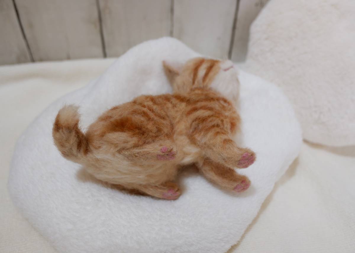funwari□□□ 羊毛フェルト 子猫 茶トラ お座り 猫 funwari□□□ 羊毛フェルト 子猫 茶トラ お座り 猫