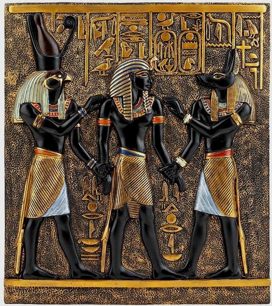 古代エジプト彫刻 ホルス神 とアヌビス神の間に立つラムセス1世の 古代エジプト彫刻 ホルス神 とアヌビス神の間に立つラムセス1世の