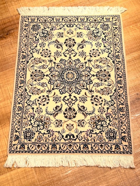 超美品 ペルシャ絨毯手織りウール&シルク・希少逸品絨毯・イラン・ラグ・クムデザイン　87cm×63cm nain602 カーペット一般