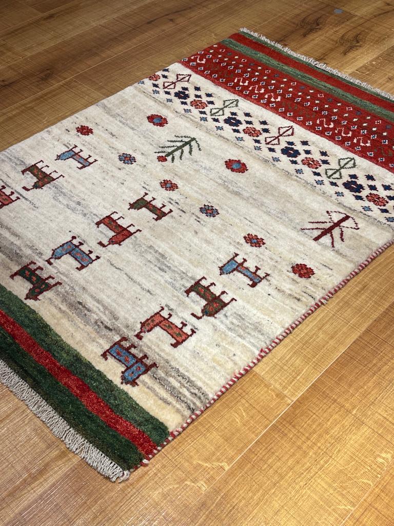 ◆ペルシャギャッベ◆手織り手紡ぎ◆GABBEHギャッベ◆カーペット◆イラン◆ペルシャ絨毯◆ラグサイズ 81cmx121cm z6_画像3