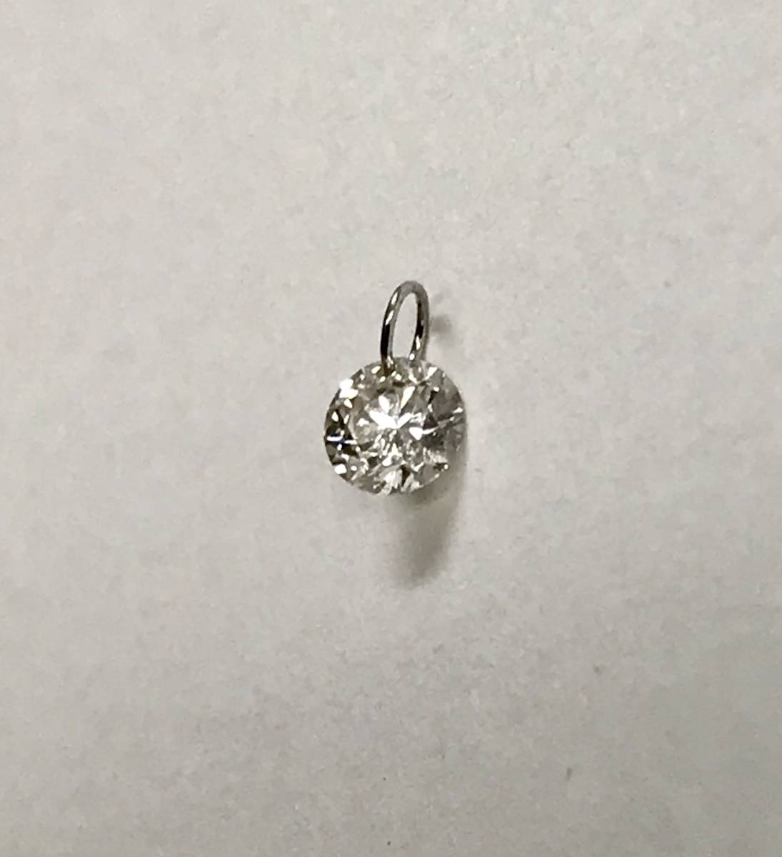 ダイヤモンド レーザーホール ダイヤモンド0 17ct プラチナ丸カン付き