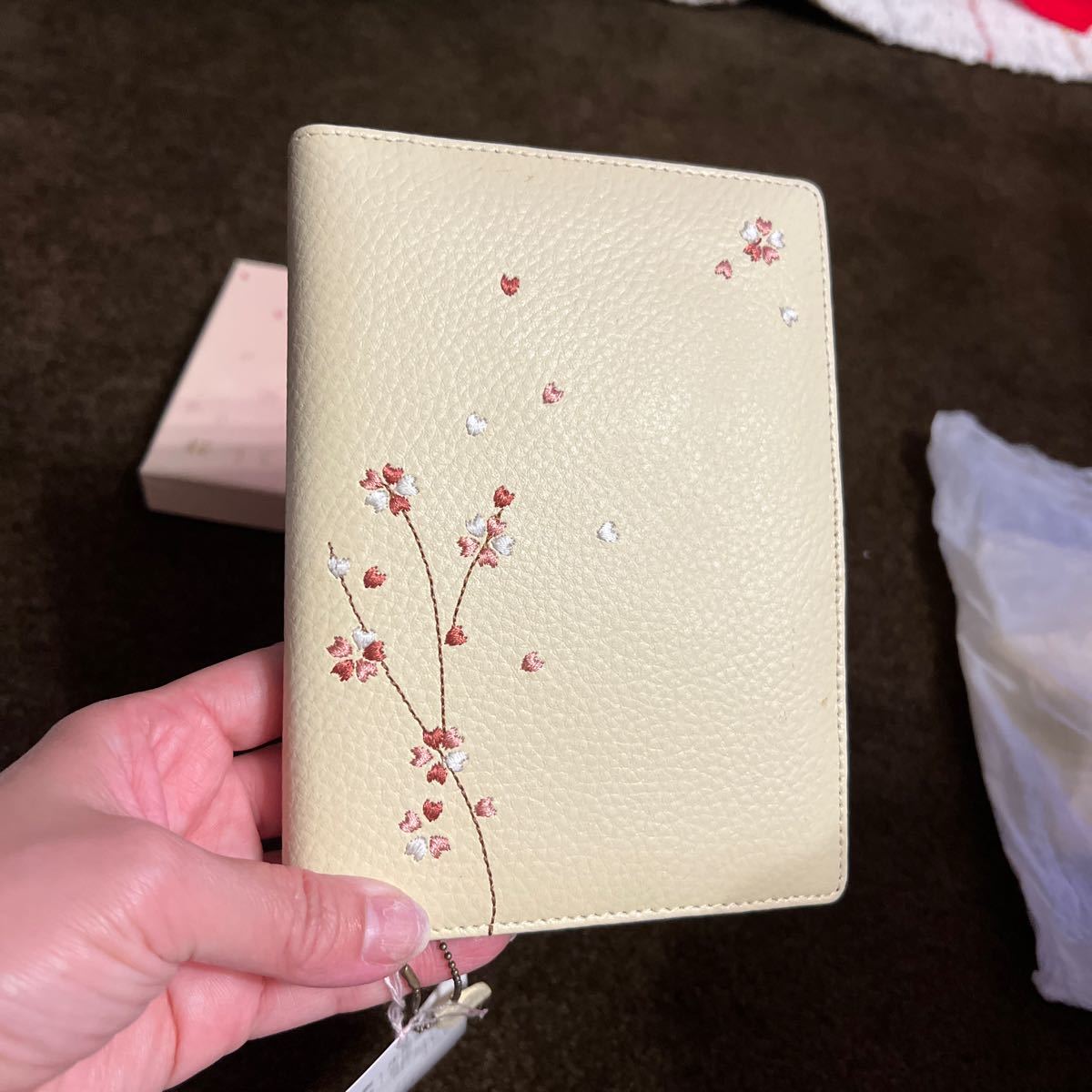 桜うらら　シリーズのカードケース　昭和レトロ感が可愛いお品です。