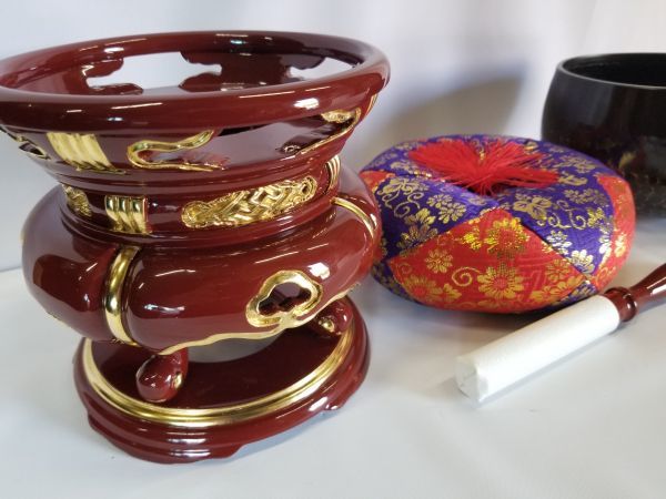 ◇新品◇手打ち 大徳寺リン 6寸 木製朱塗 丸金台セット◇丸布団◇直径