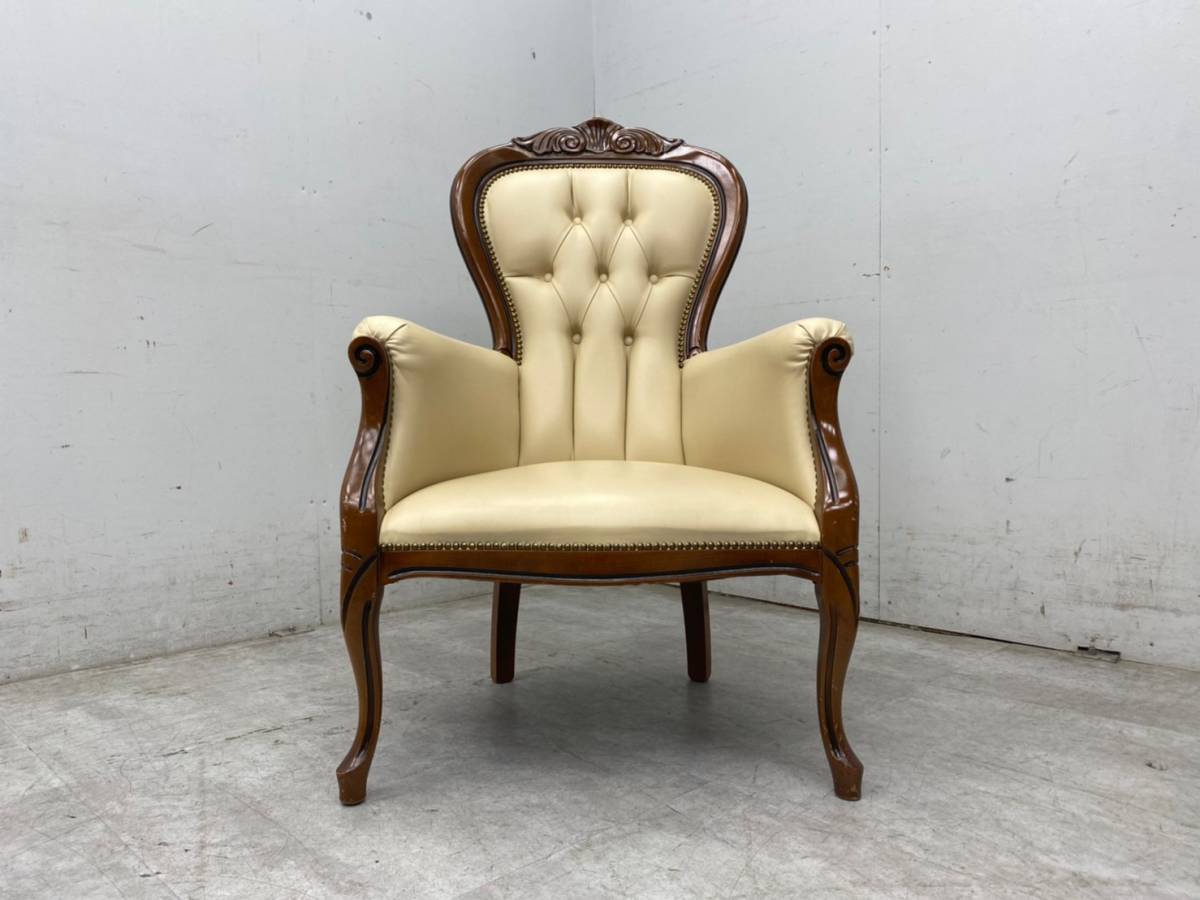 T1103☆展示美品☆イタリア製☆本革張りアームチェア☆ボタンダウン☆1