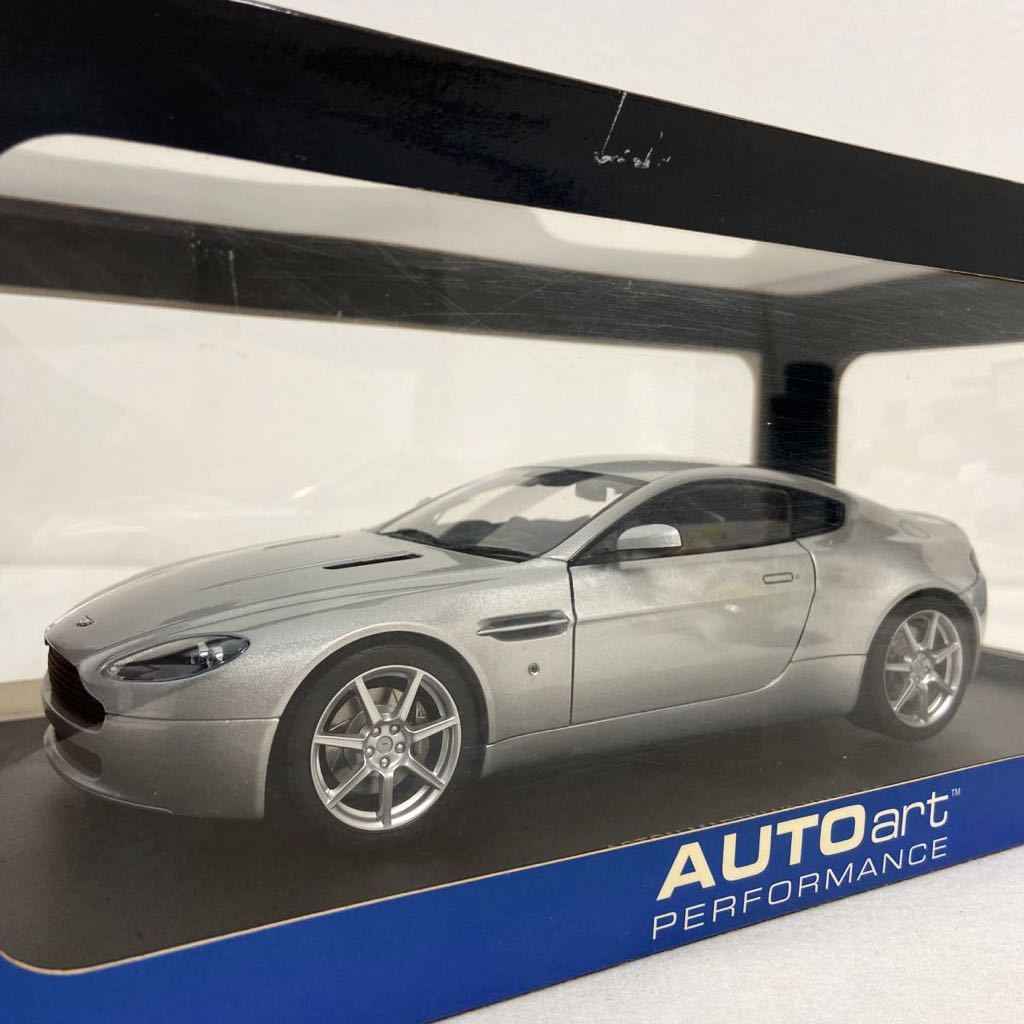 AUTOart 1/18 Aston Martin V8 Vantage オートアート アストンマーチン