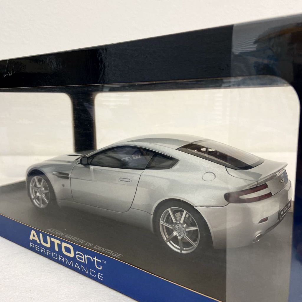 AUTOart 1/18 Aston Martin V8 Vantage オートアート アストンマーチン