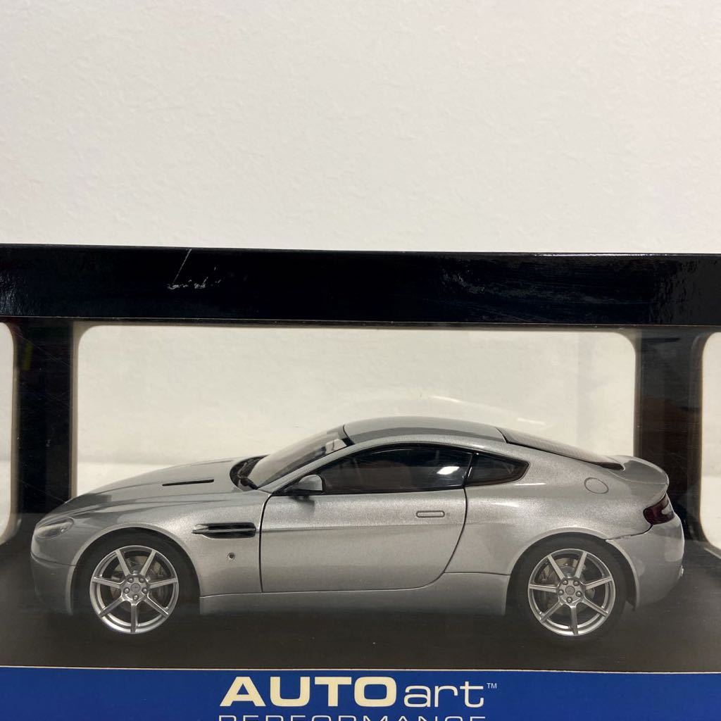 AUTOart 1/18 Aston Martin V8 Vantage オートアート アストンマーチン