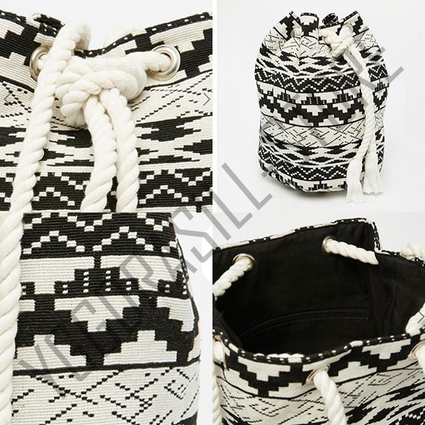 YGG* new goods ASOSeisos pouch type neitib shoulder bag pochette white black back lady's Kawai i