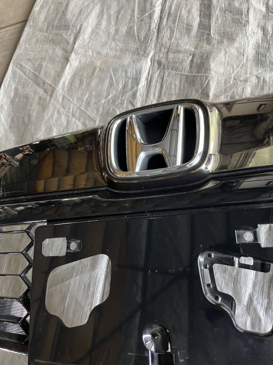 ヴェゼル RS フロントグリル 3