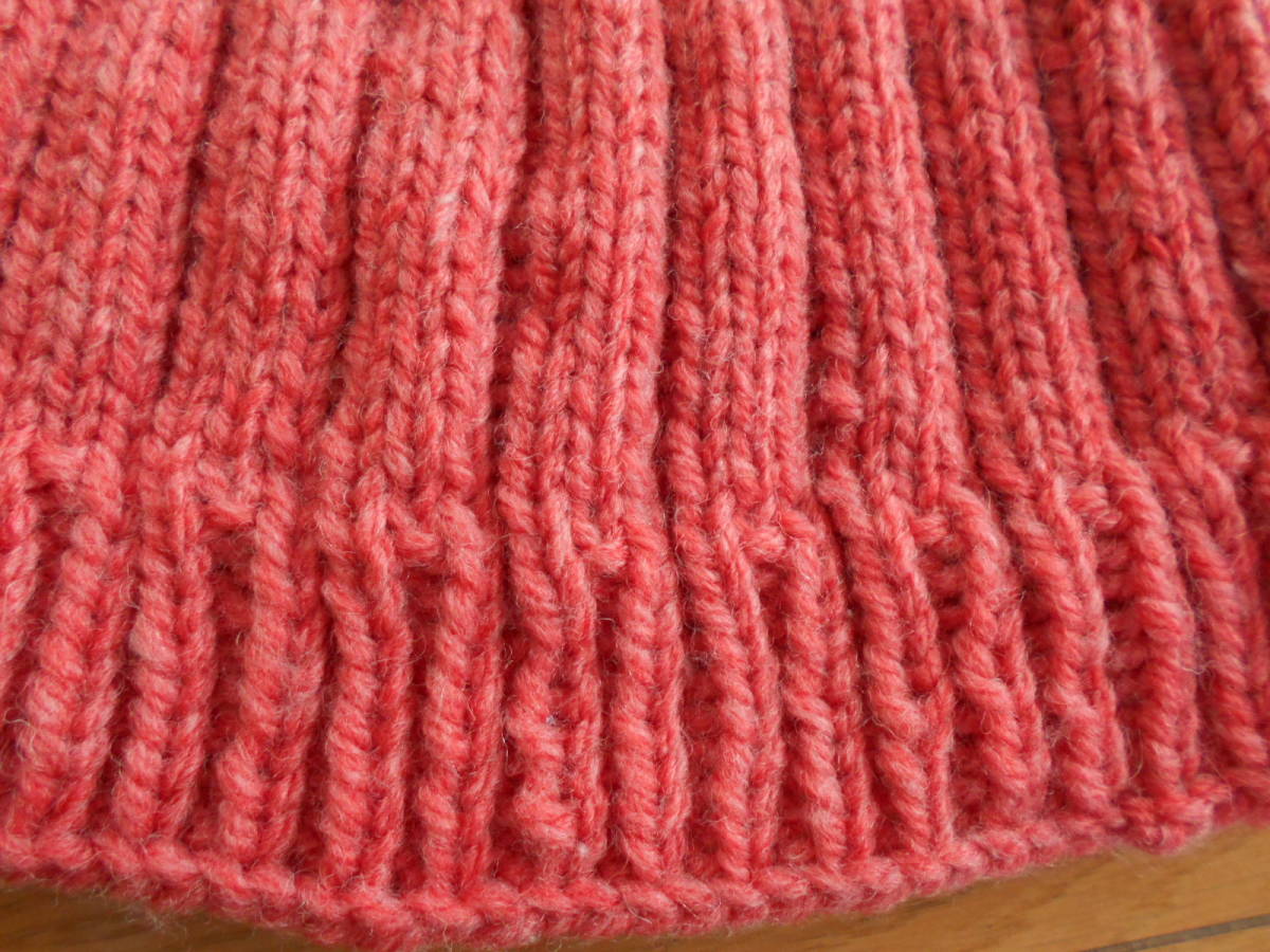 手編みの帽子 赤ピンク糸 花付　定形外１４０円　新品_画像4