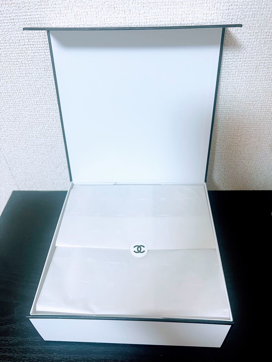 CHANEL 空箱 大2つ、小1つ マグネット ギフトボックス、リボン付き